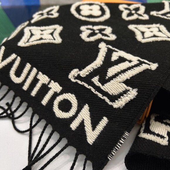 Louis Vuitton Women’s Black Scarf - Picture 3 of 6